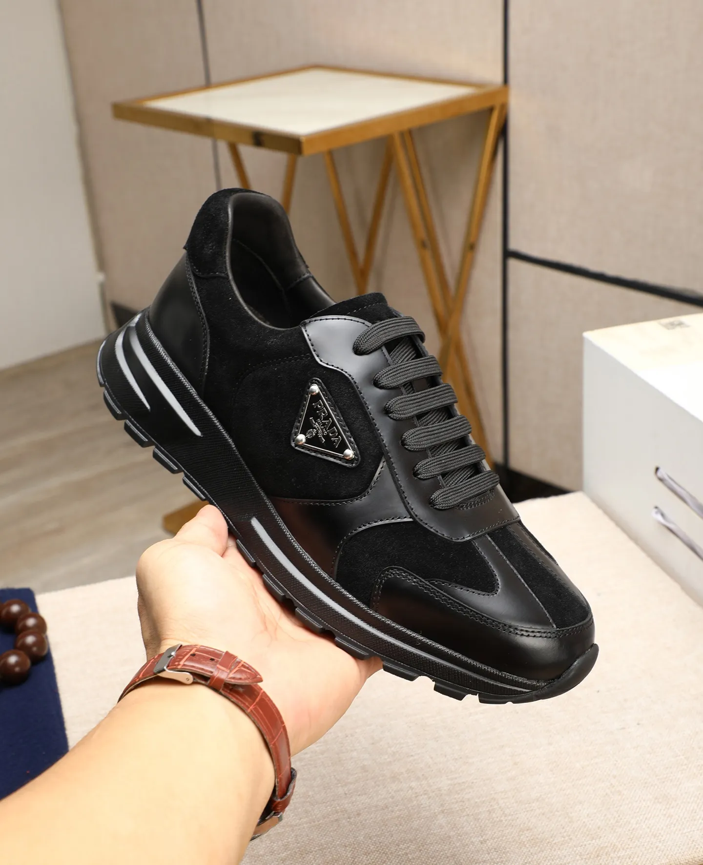 Men's shoes 💰600 Top quality New hot models on the official website, timeless for a century, 🆘 Trendy brand (Prada) mainly promotes hot models, avant-garde and versatile fashion men's shoes private version molding, cowhide surface splicing 1:1 oil edge treatment... fashionable and simple, original imported cowhide lining cowhide feet; the atmosphere and personality are more fashionable, eye-catching and pursuing class, it will subvert the old idea and be a must-have for fashion trendsetters with you! Must keep it for yourself! High-end comfort, high-end quality workmanship. Size: 38-44 Various colors available. full package